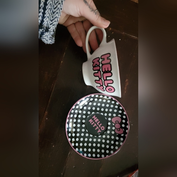 Hello Kitty Polka Dot Tea Cup and Saucer Set - Picture 4 of 5